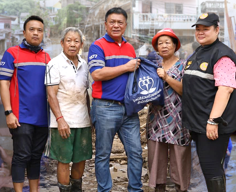 Benchachinda had The Ruam Duay Chuay Kan Sam Nuek Rak Ban Kerd Foundation mobilised to assist flood victims in Mae Sai District